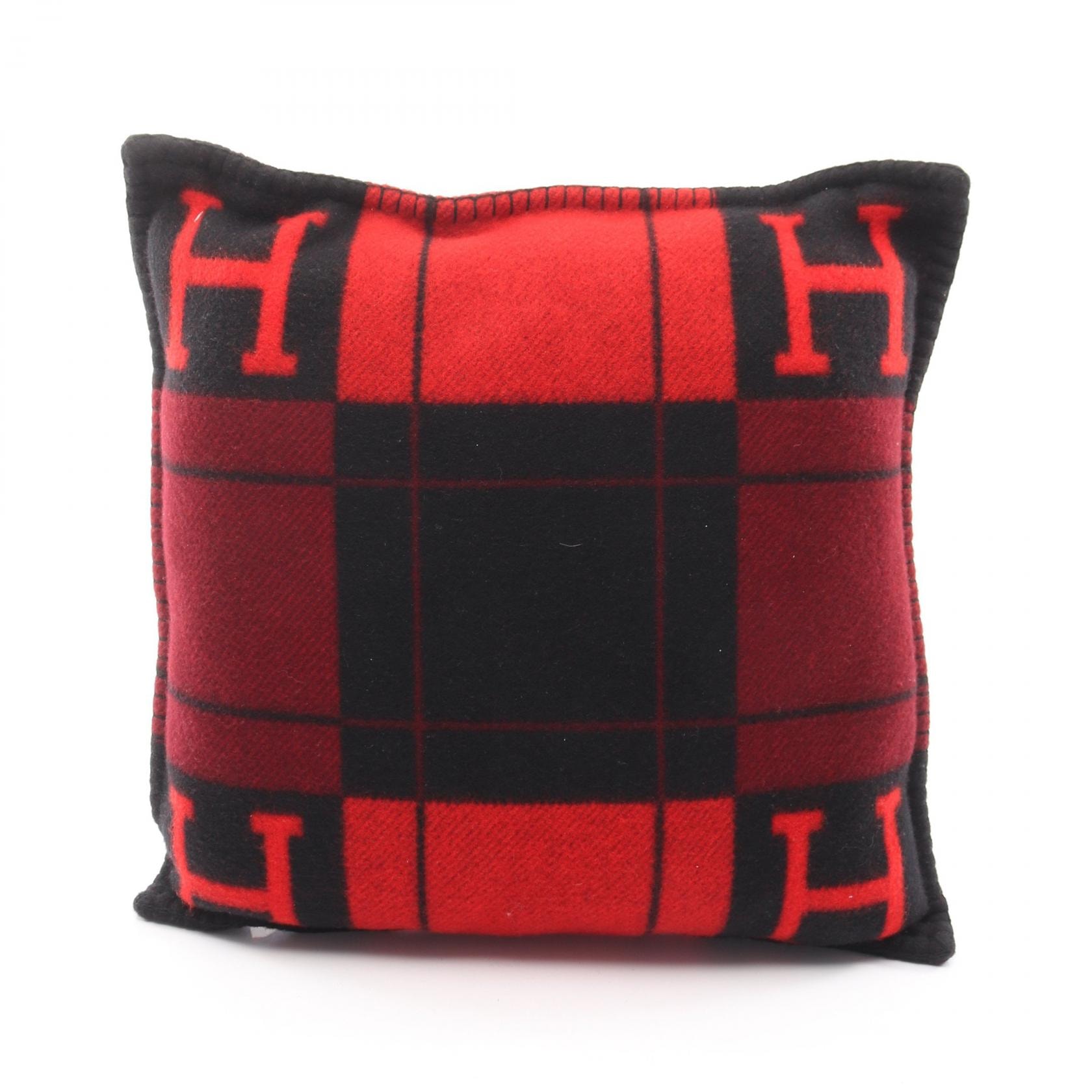 エルメス HERMES アヴァロンPM クッション アクセサリー ウール カシミヤ ボルドー メンズ レディース レッド系 / ブラック系 / ボルドー系 【中古】