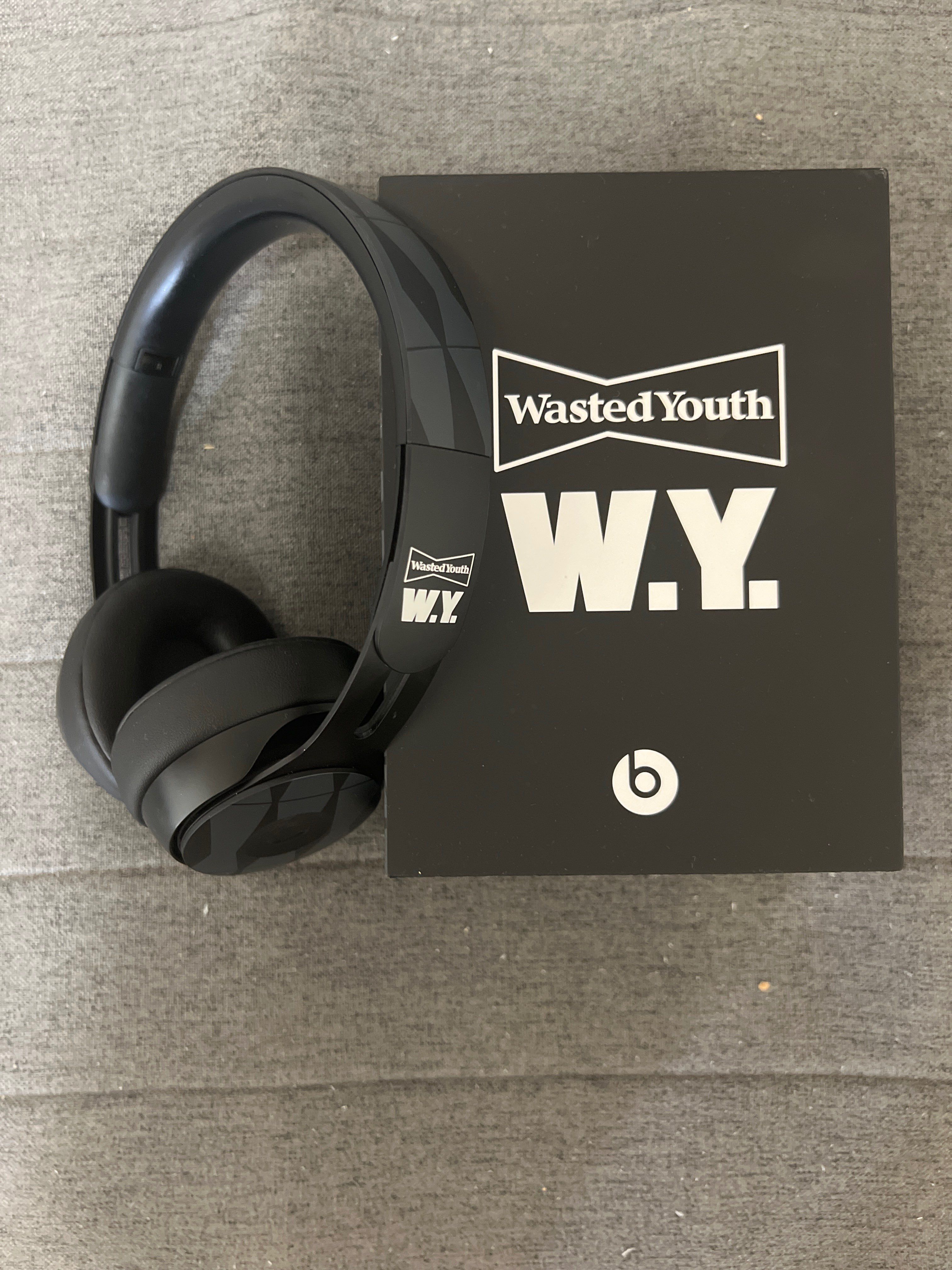 Wasted Youth x Budweiser WYxBW HARIKO FIGURE "White" / VERDY