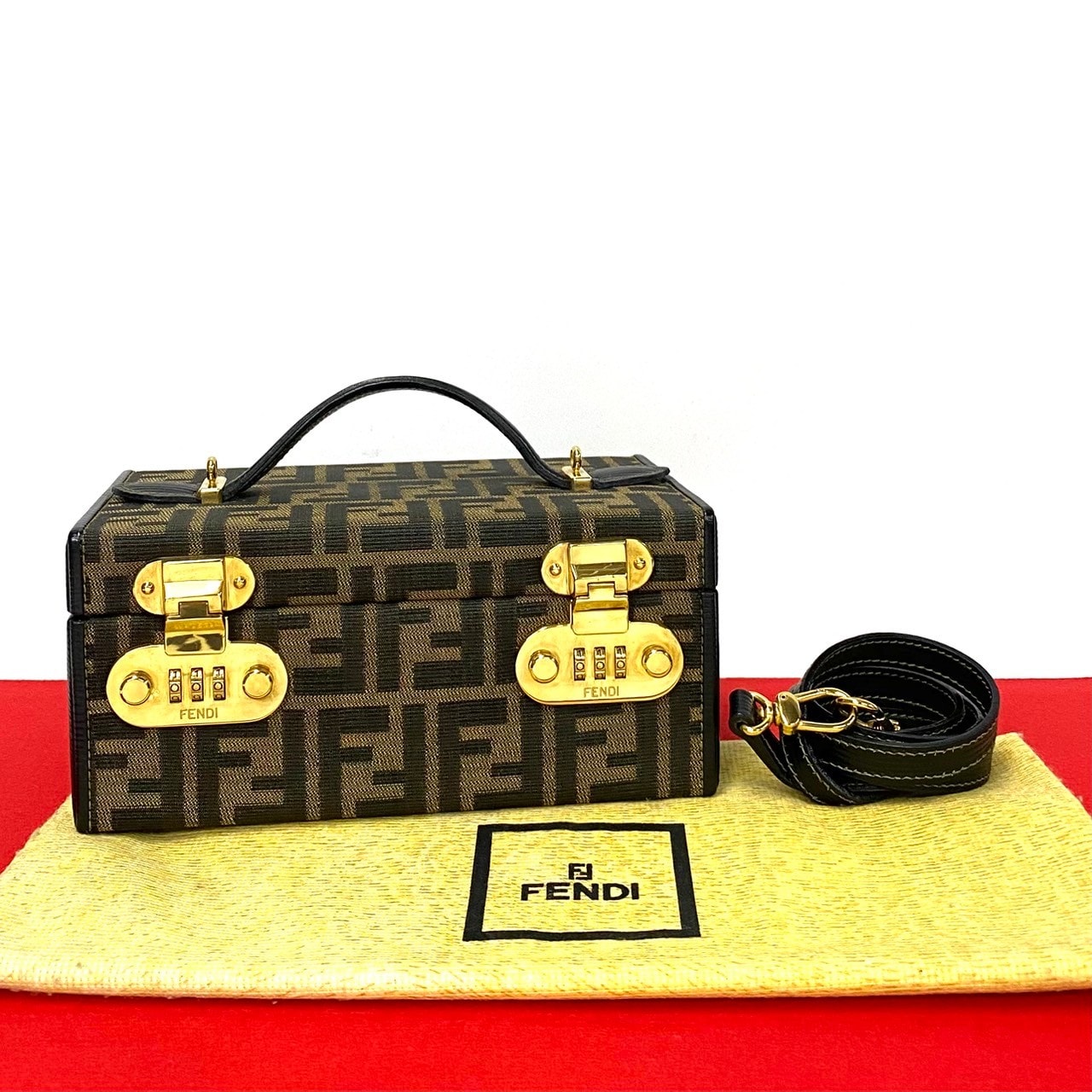 FENDI フェンディ ダイヤルロック バニティ ズッカ FF 柄 キャンバス レザー ショルダーバッグ ブラウン
 31472