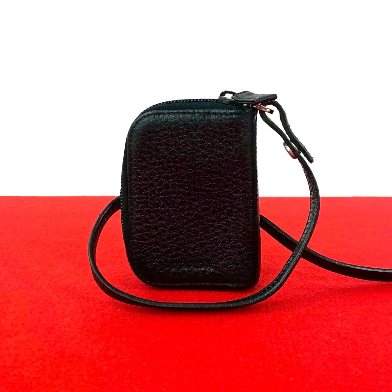 PRADA プラダ ロゴ 刻印 レザー キーケース ブラック
 1127a