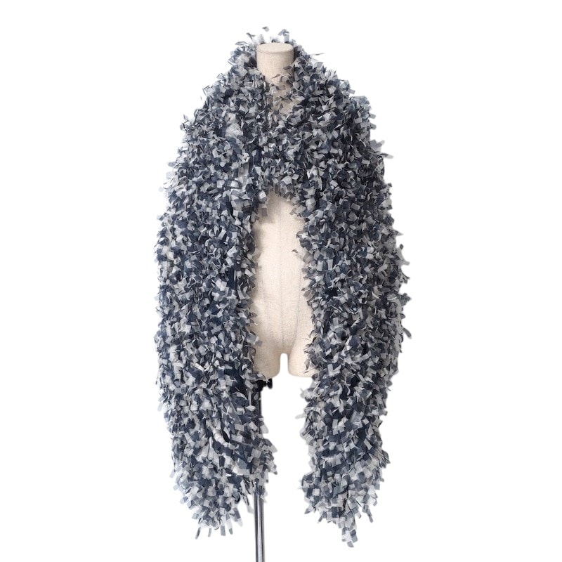 美品ジョルジオ アルマーニ フリンジショール☆ ジョルジオ アルマーニ 2023年春夏コレクション - 風に舞う