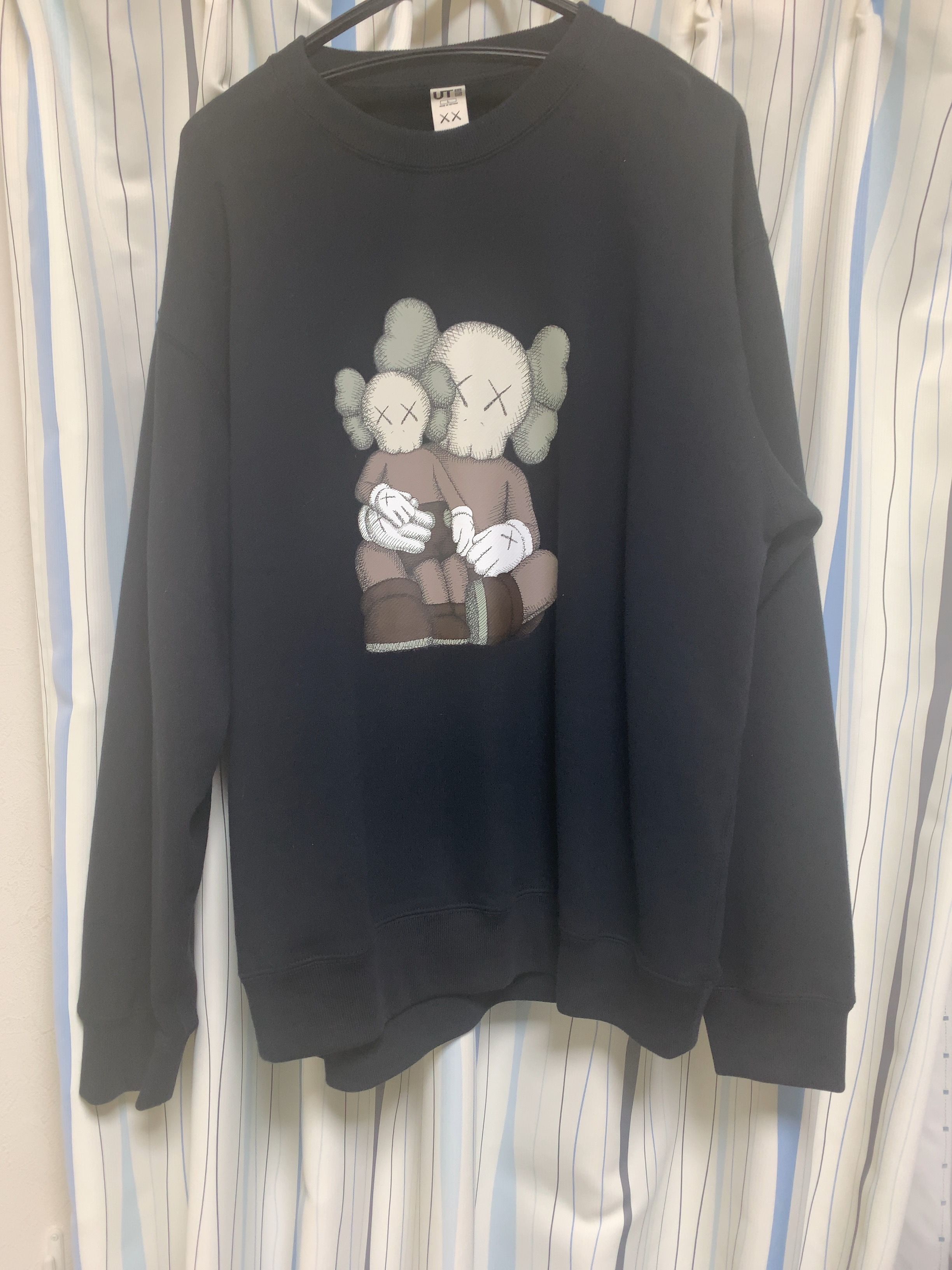 Uniqlo x KAWS Sweatshirt "Black"