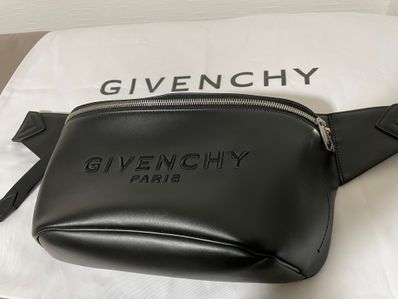 ボディバッグ