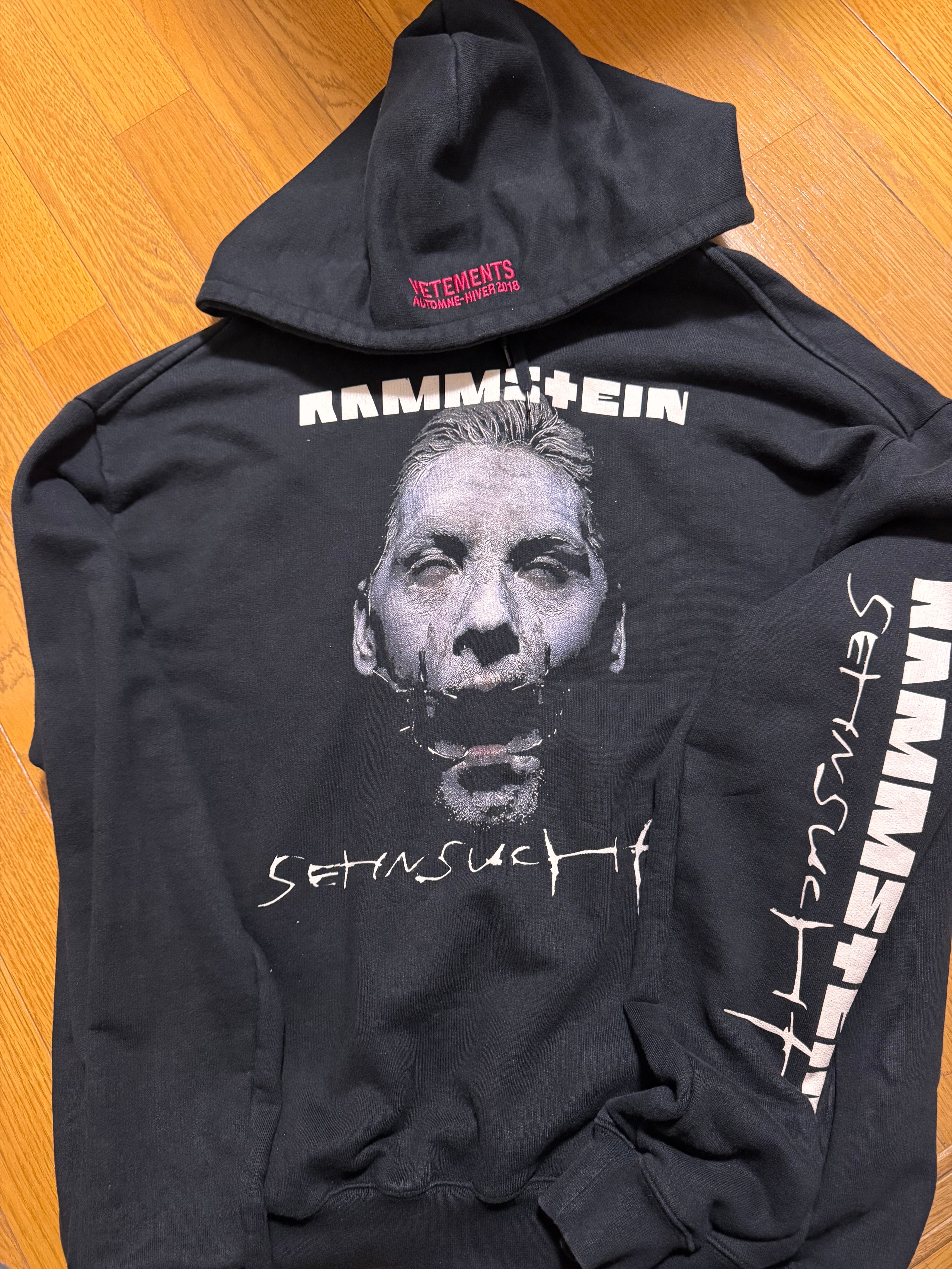 新品《 VETEMENTS 》Human Rights T-Shirt M VETEMENTS (ヴェトモン) | JACK in the NET 公式通販