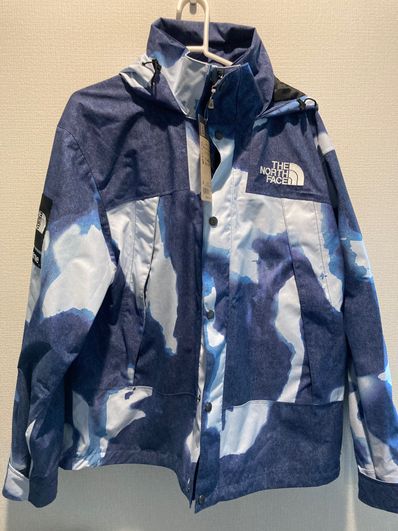 Supreme x The North Face Bleached Denim Print Mountain Jacket "Indigo"