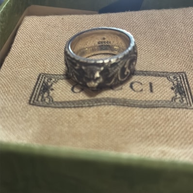 GUCCI Thin Silver Ring With Feline Head