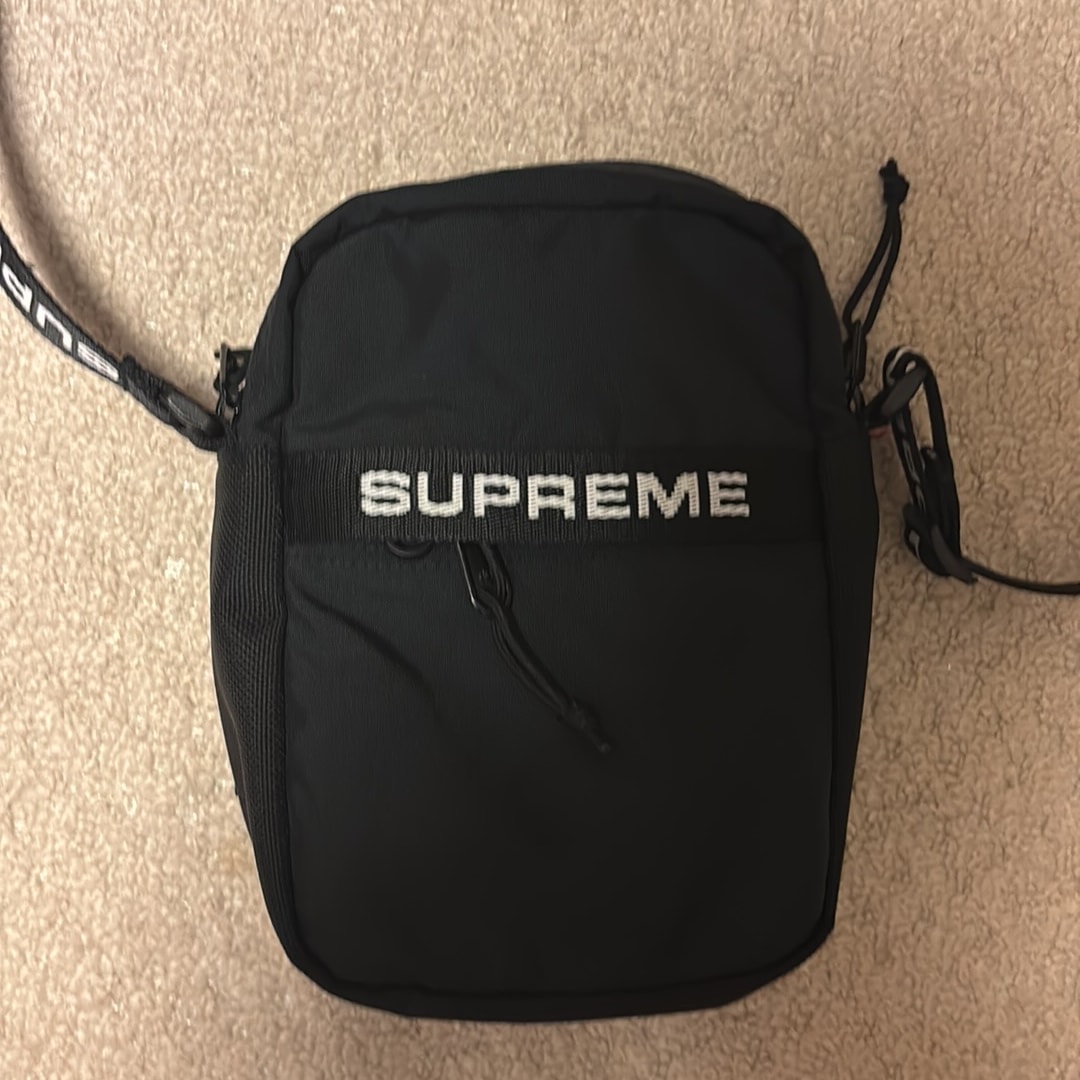 Supreme FW22 Shoulder Bag "Black"