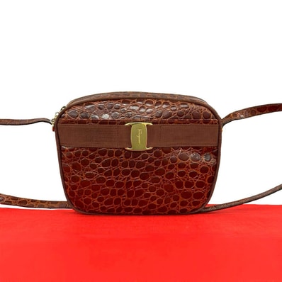 Salvatore Ferragamo サルヴァトーレフェラガモ ヴァラリボン 金具 レザー ショルダーバッグ ブラウン
94307