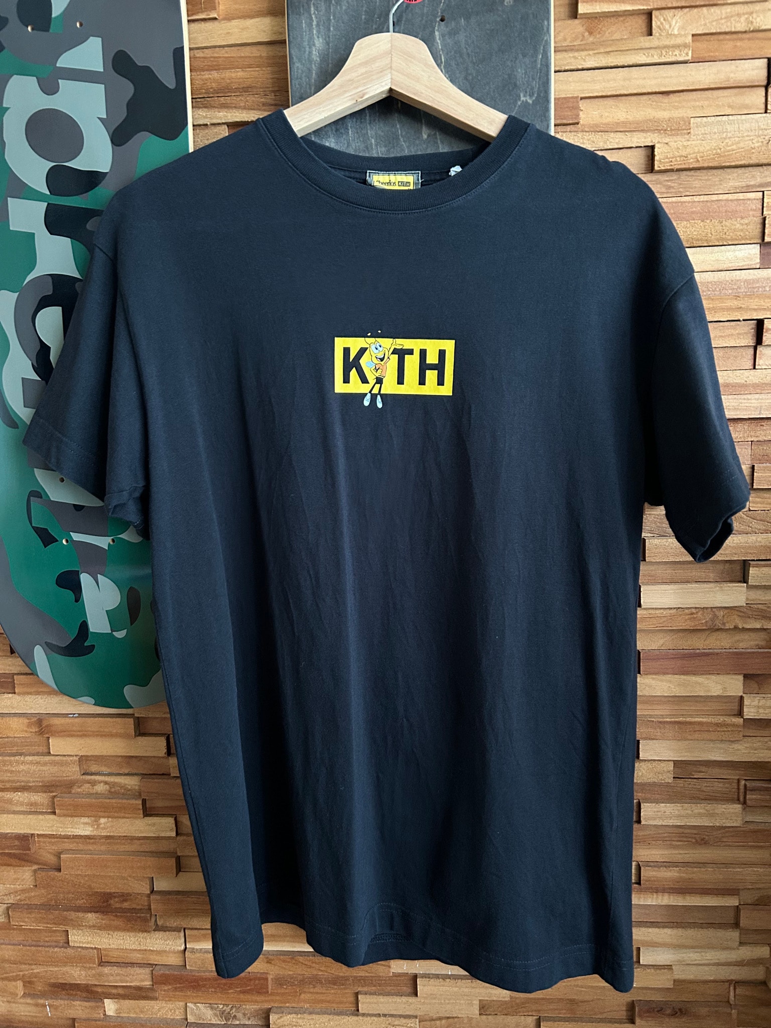 KITH TREATS ブラックTシャツ