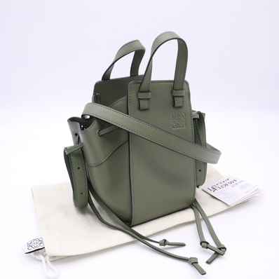 美品 LOEWE ロエベ レザー ハンモック ドローストリングバッグ ミニ アボカドグリーン A538V07X10 2wayハンドバッグ グリーン カーフレザー レディース