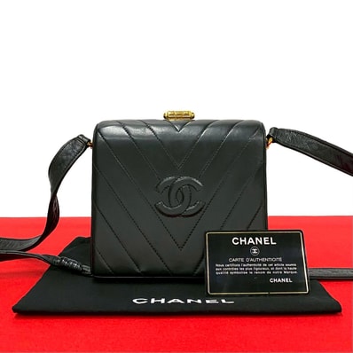 CHANEL シャネル Vステッチ ココマーク ラムスキン ショルダーバッグ ブラック
42061