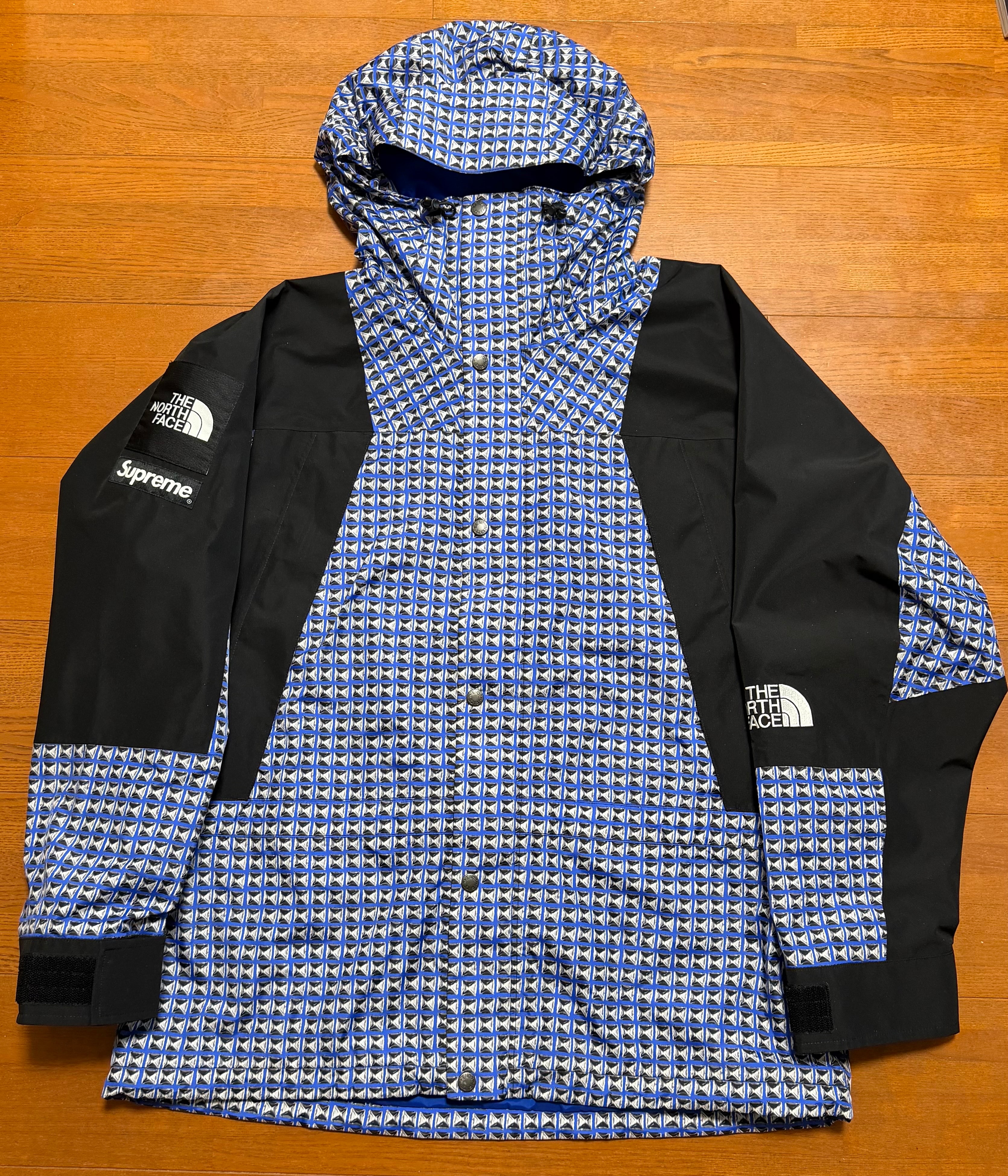Supreme x The North Face Studded Mountain Light Jacket 