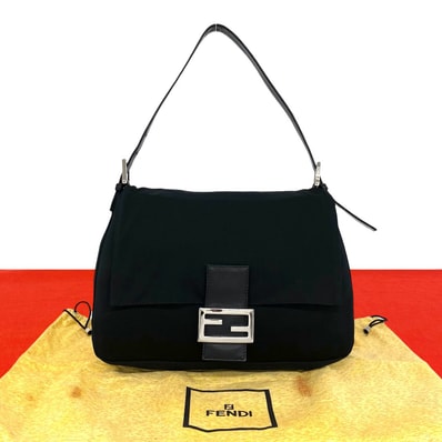 FENDI フェンディ マンマバケット FF ロゴ 金具 ジャージー レザー ショルダーバッグ ブラック
56385