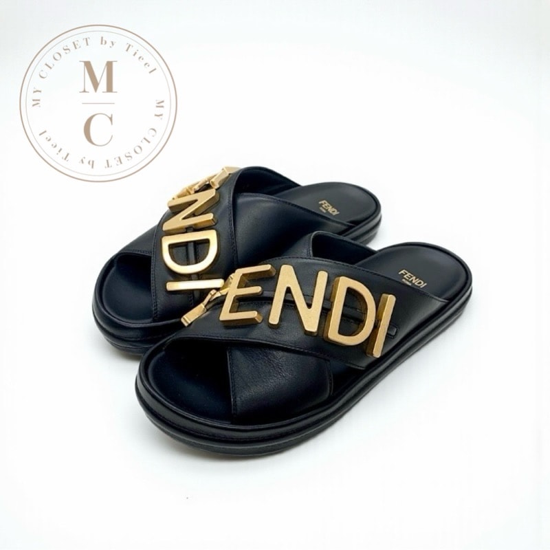 フェンディ FENDI サンダル 靴 シューズ レザー ブラック ゴールド ロゴ フラットサンダル