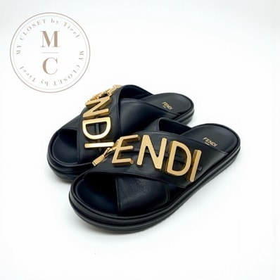 フェンディ FENDI サンダル 靴 シューズ レザー ブラック ゴールド ロゴ フラットサンダル