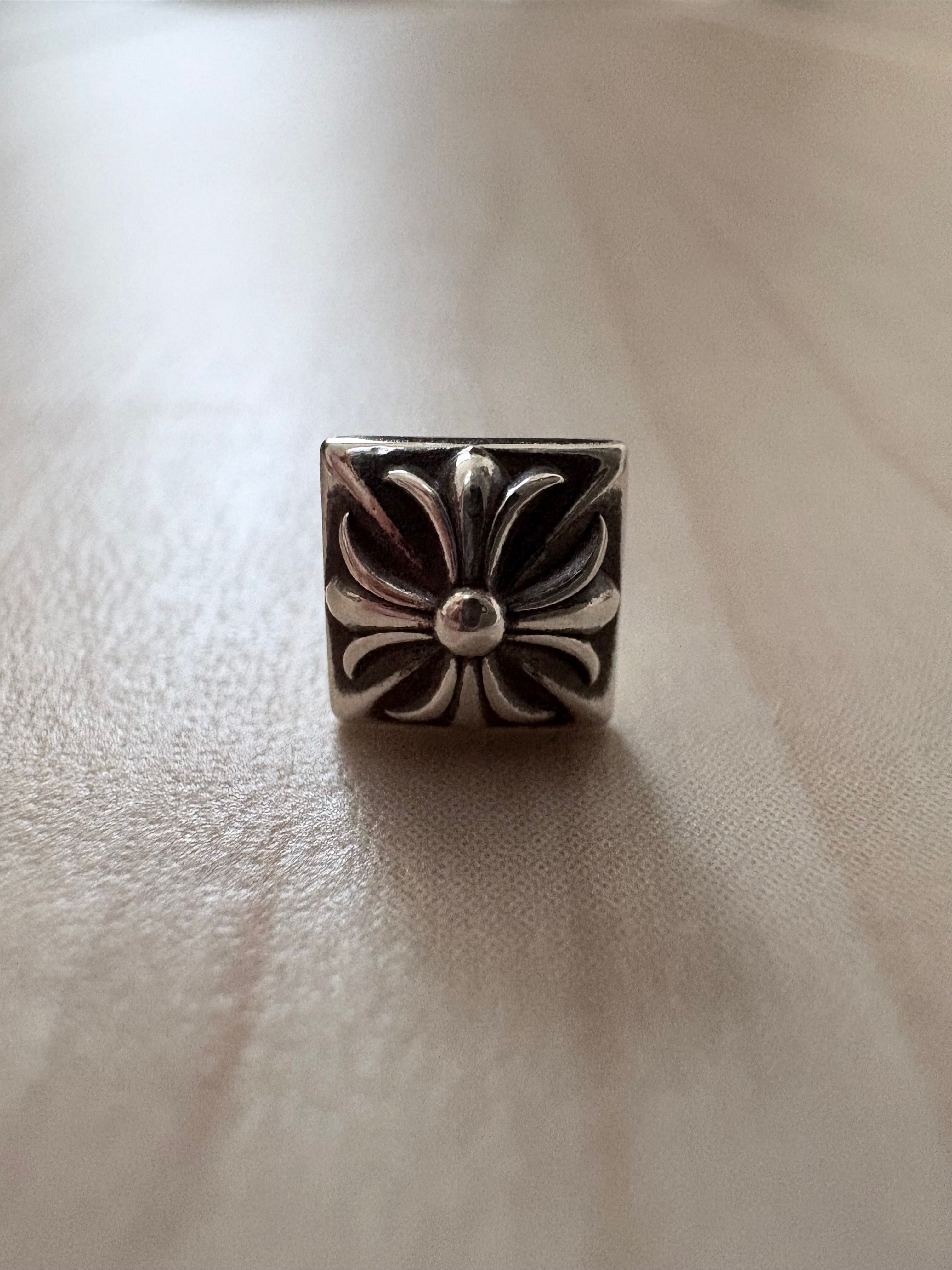 Chrome Hearts Pyramid Plus Stud "Silver"