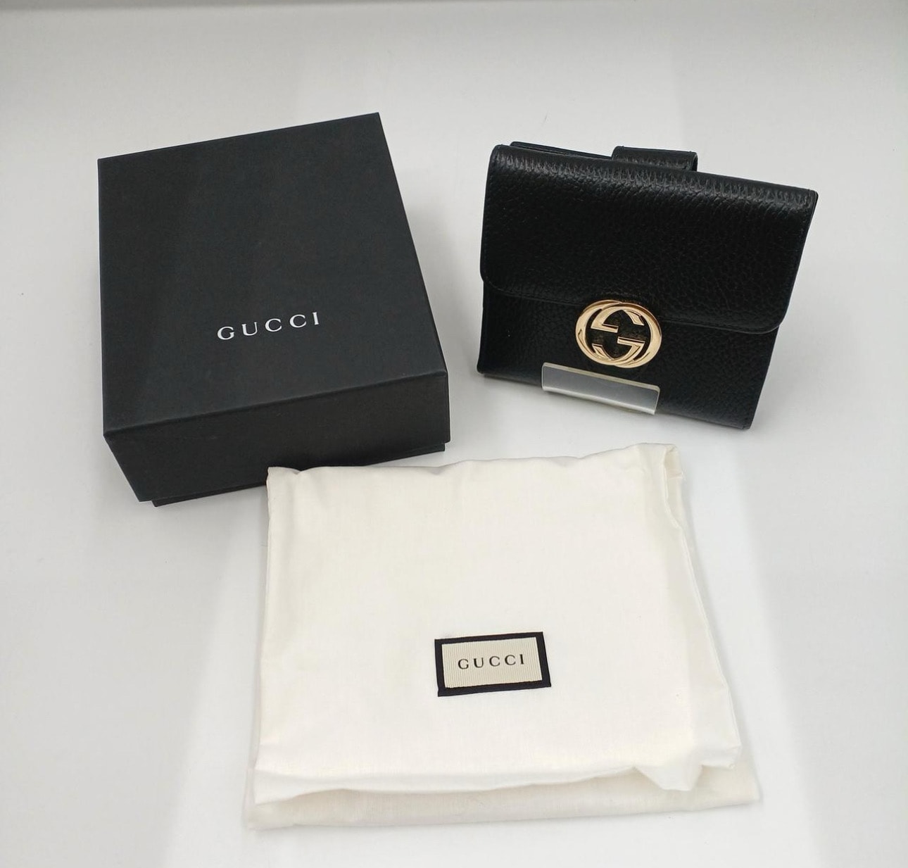 GUCCI Interlocking G W Hook Wallet "Black"