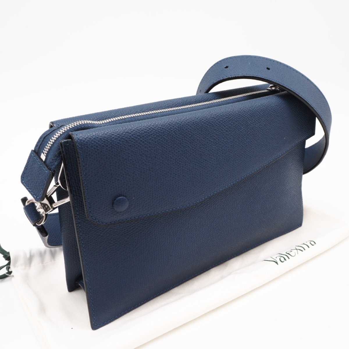 美品 Valextra ヴァレクストラ ソフトカーフスキン ポケット メッセンジャー サファイアブルー MBPK0003028LRL99BZA ショルダーバッグ ネイビー カーフレザー レディース