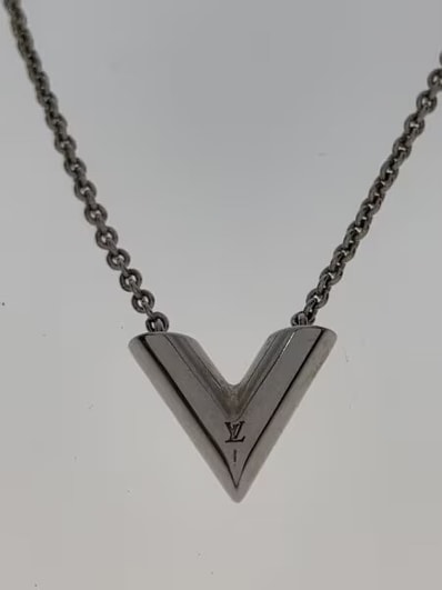 Louis Vuitton Essential V Supple Necklace "Silver"