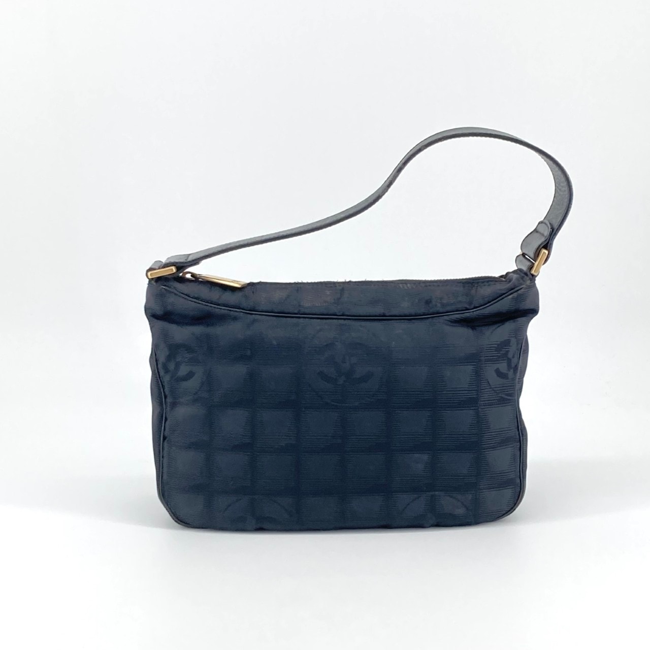 CHANEL(シャネル) ニュートラベルライン 8番台 A20516 ショルダーバッグ ブラック