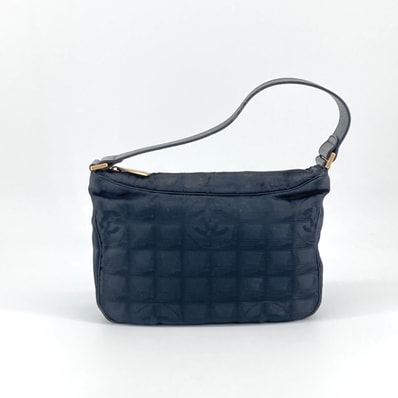 CHANEL(シャネル) ニュートラベルライン 8番台 A20516 ショルダーバッグ ブラック