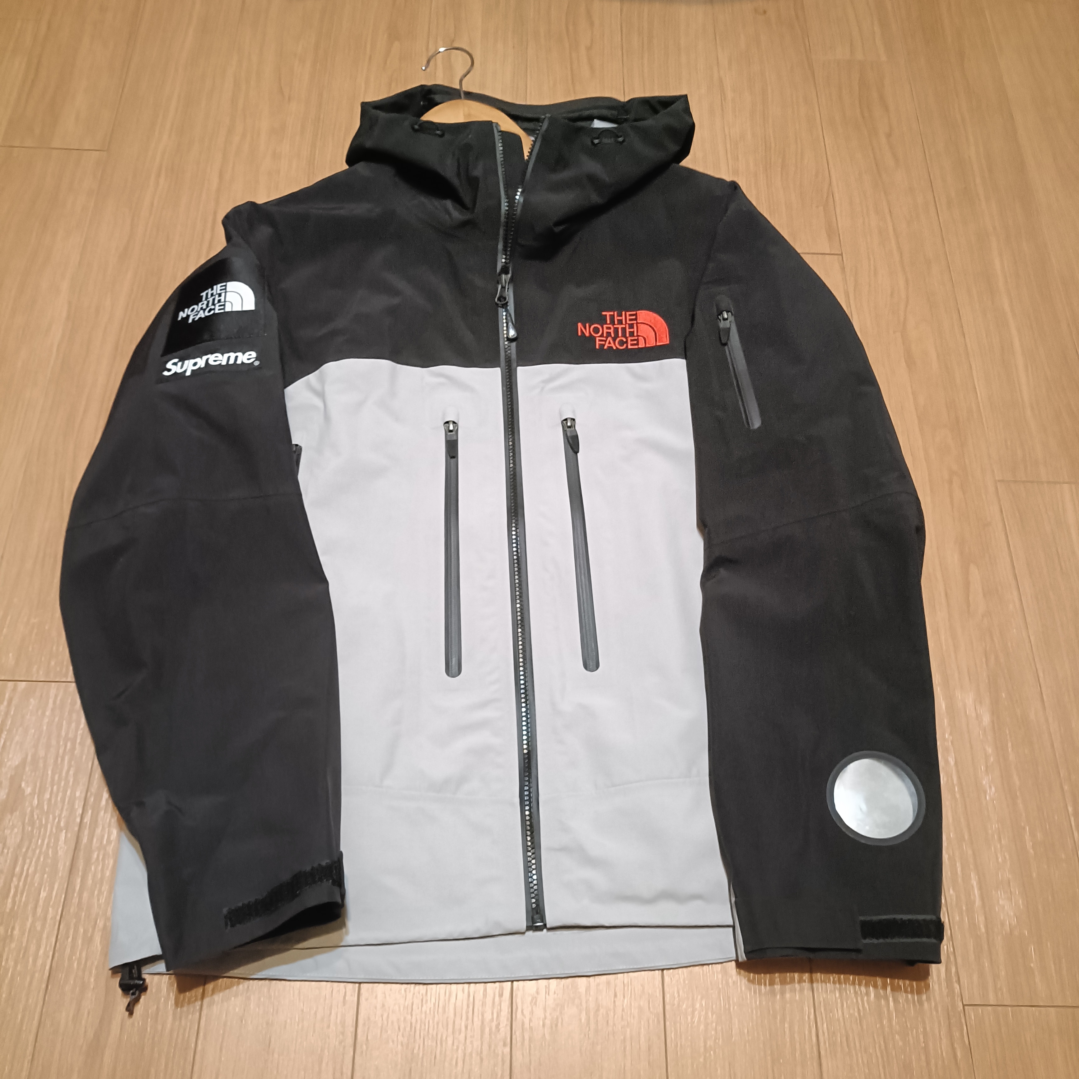 Supreme x The North Face Taped Seam Shell Jacket "Grey"