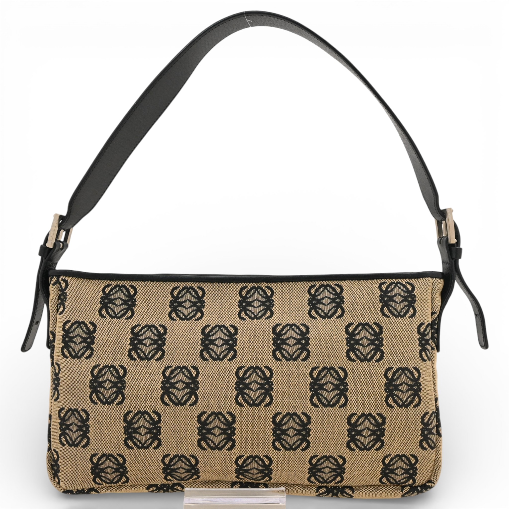 ロエベ ショルダーバッグ レディース