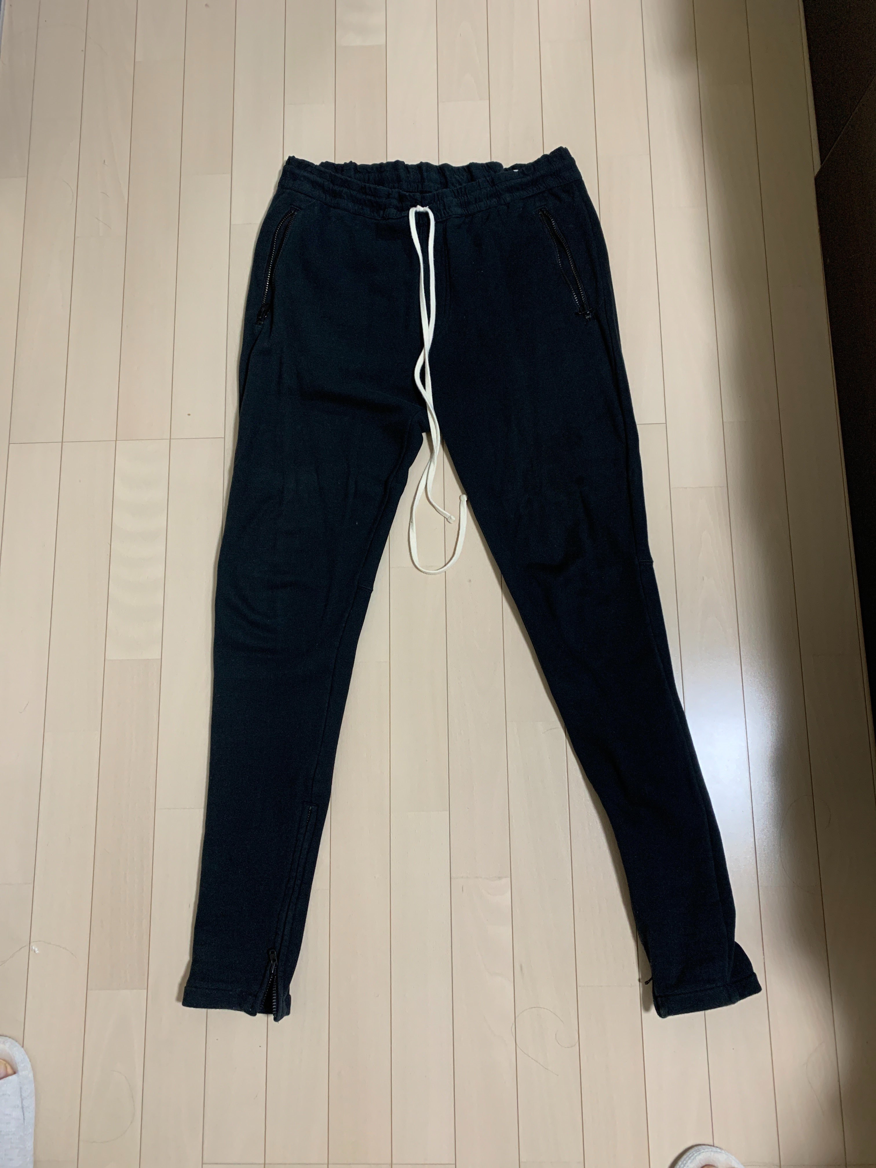 FEAR OF GOD Essentials Graphic Sweatpants "Black"