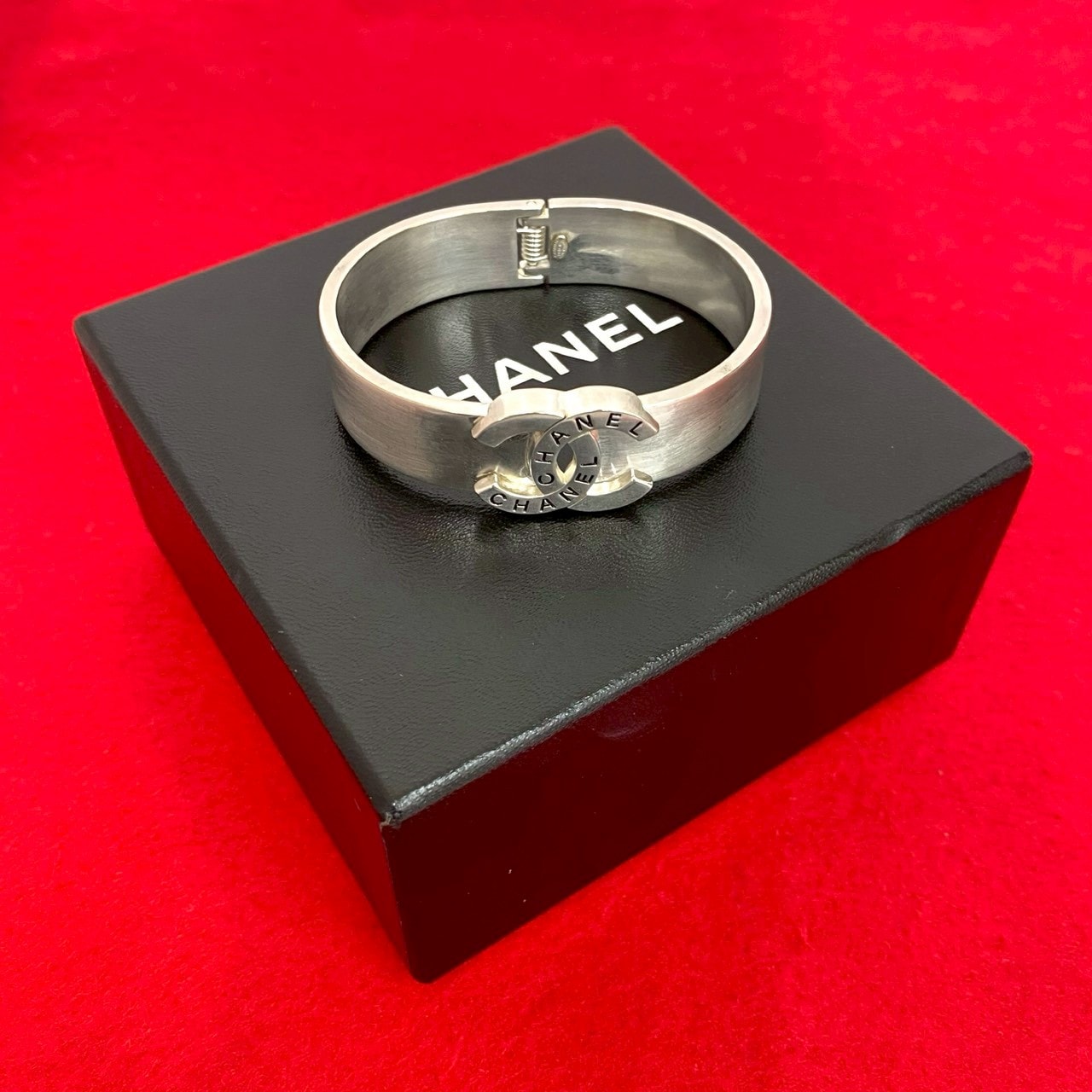 CHANEL シャネル ココマーク ロゴ メタル バングル シルバー
 75130