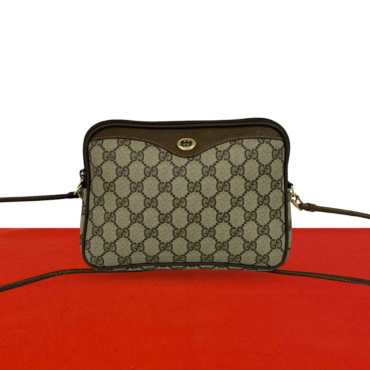 GUCCI グッチ GG ロゴ 柄 金具 レザー PVC ショルダーバッグ ブラウン
99220