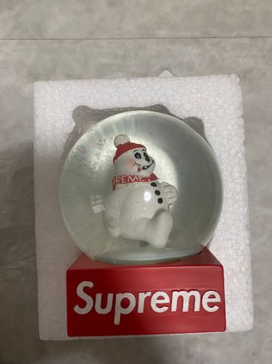Supreme Snowman Snowglobe Supreme Snowman Snowglobe