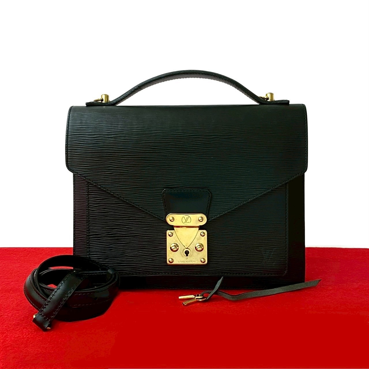 LOUIS VUITTON ルイヴィトン モンソー エピ エピレザー ショルダーバッグ ブラック
 51515