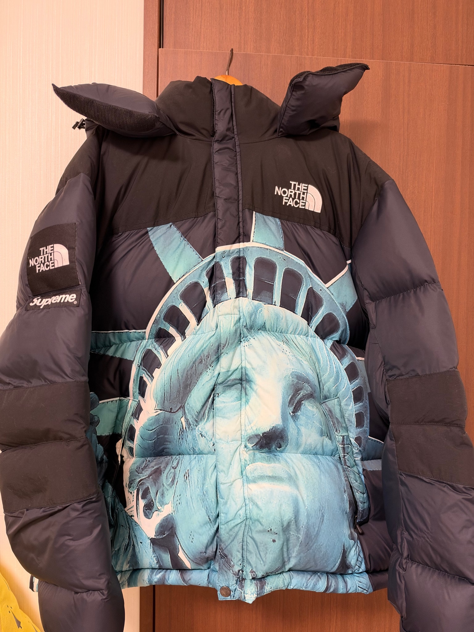 Supreme x The North Face Statue of Liberty Baltoro Jacket "Black"