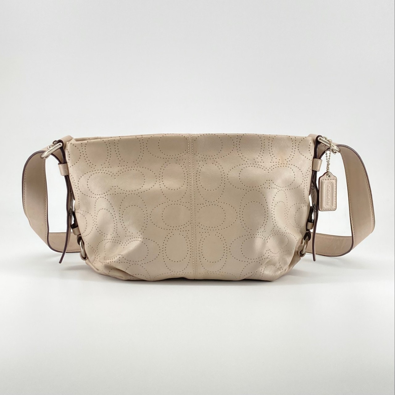 COACH(コーチ) パフォレイテッド レザー シグネチャー F17104 ショルダーバッグ アイボリー