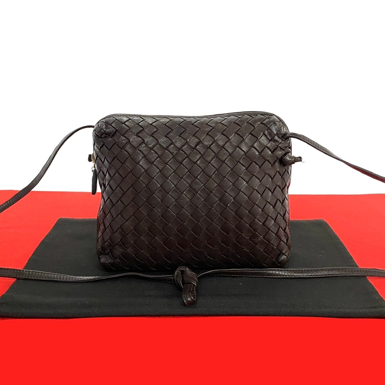 BOTTEGA VENETA ボッテガヴェネタ イントレチャート レザー ショルダーバッグ ブラウン
70710