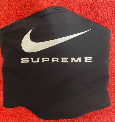 Supreme / Nike® Neck Warmer "Black"