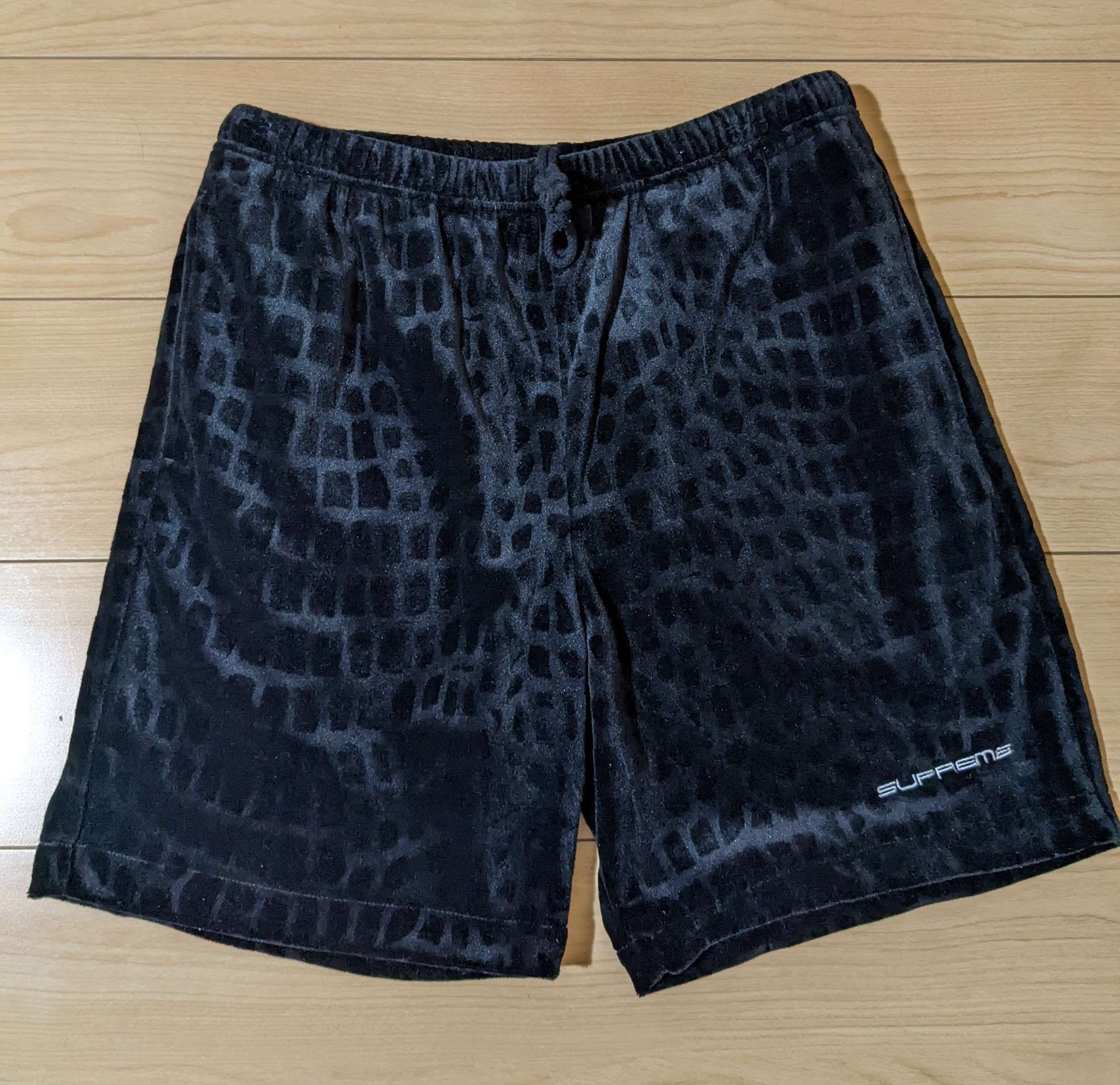 シュプリーム croc velour short