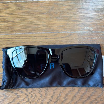 FRAGMENT x OAKLEY Frogskins Polished Black w/Prizm Grey "Vivid Blue"