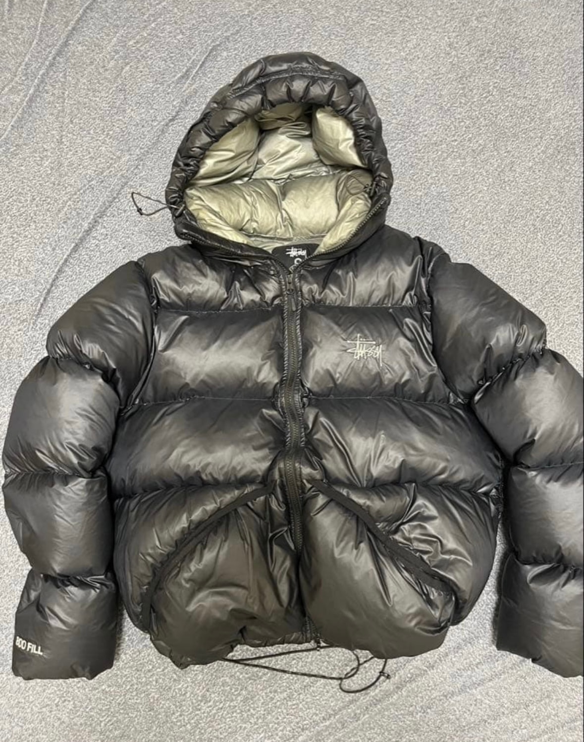 ステューシー ダウン パーカ マイクロ リップトップ "ファントム ブラック"