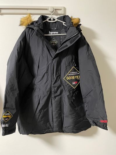 Supreme GORE-TEX 700-Fill Down Parka "Black"
