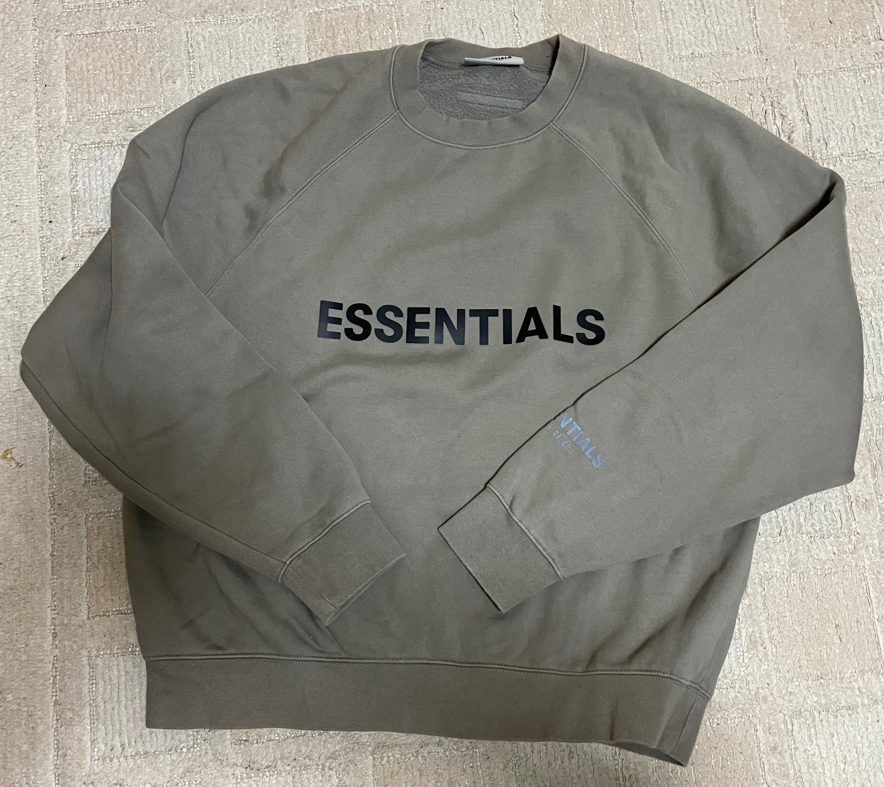 FEAR OF GOD ESSENTIALS 3D Silicon Applique Crewneck "Taupe"