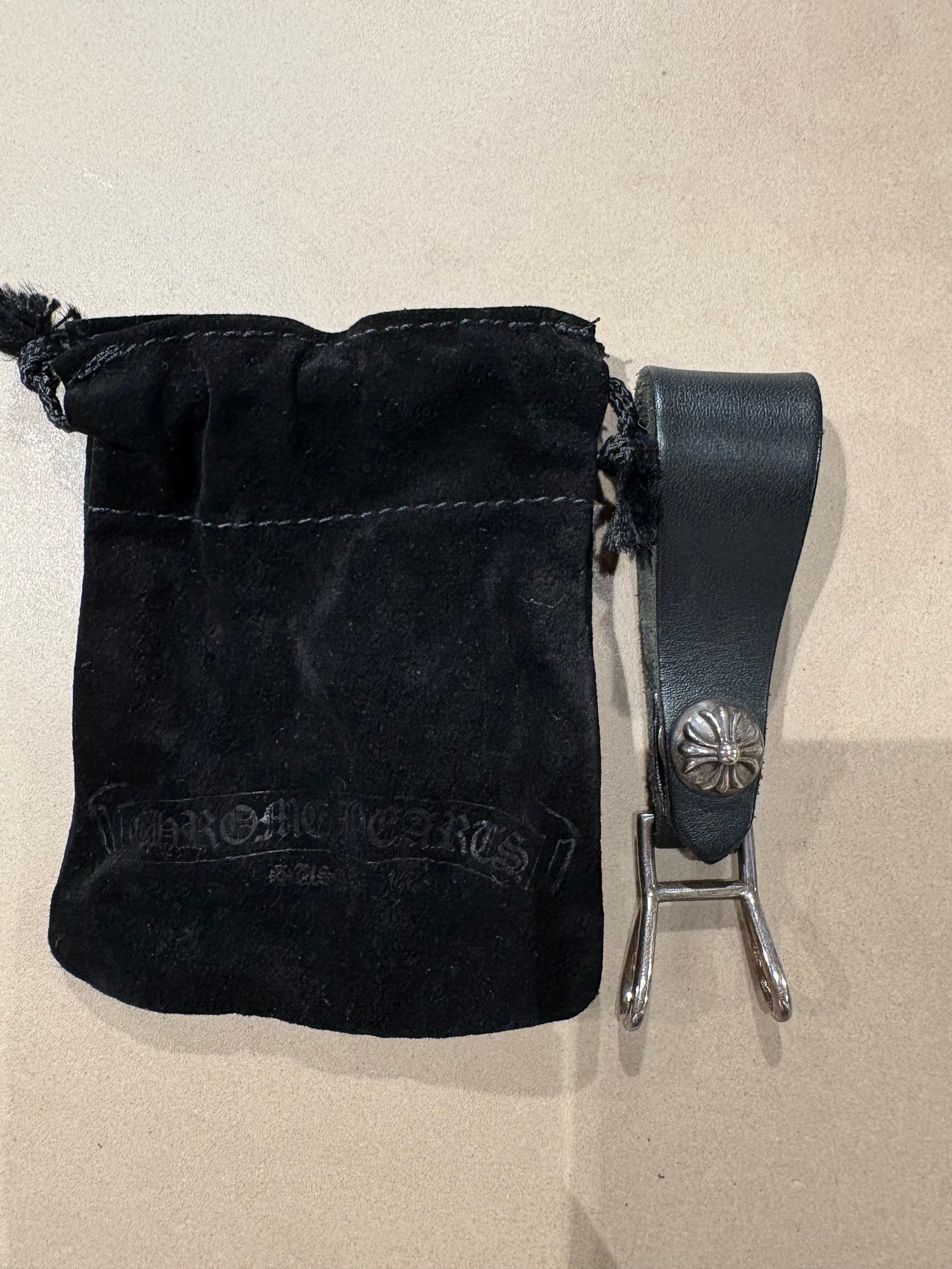 クロムハーツ Wベルトループ クロスボタン ブラックレザー