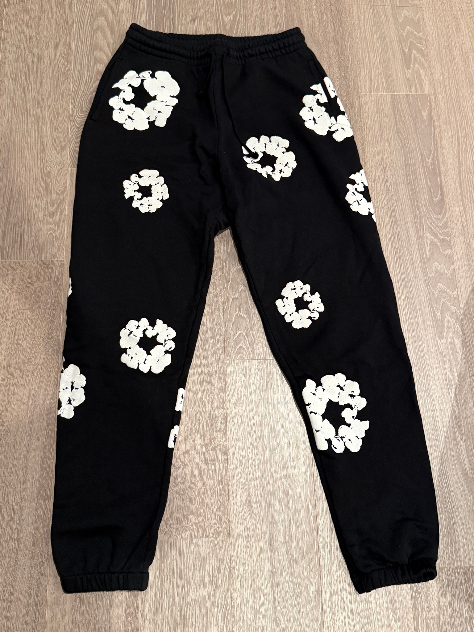 DENIM TEARS Cotton Wreath Sweatpants "Black"