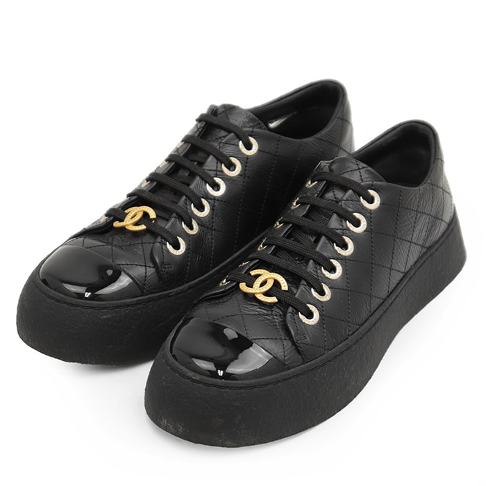 【新品同様】CHANEL シャネル スニーカー サイズ 38C レディース G46620 レザー エナメル マトラッセ キルティング COCOマーク ロゴ チャーム シューズ 靴 袋付属 ブラック 黒 イタリア製