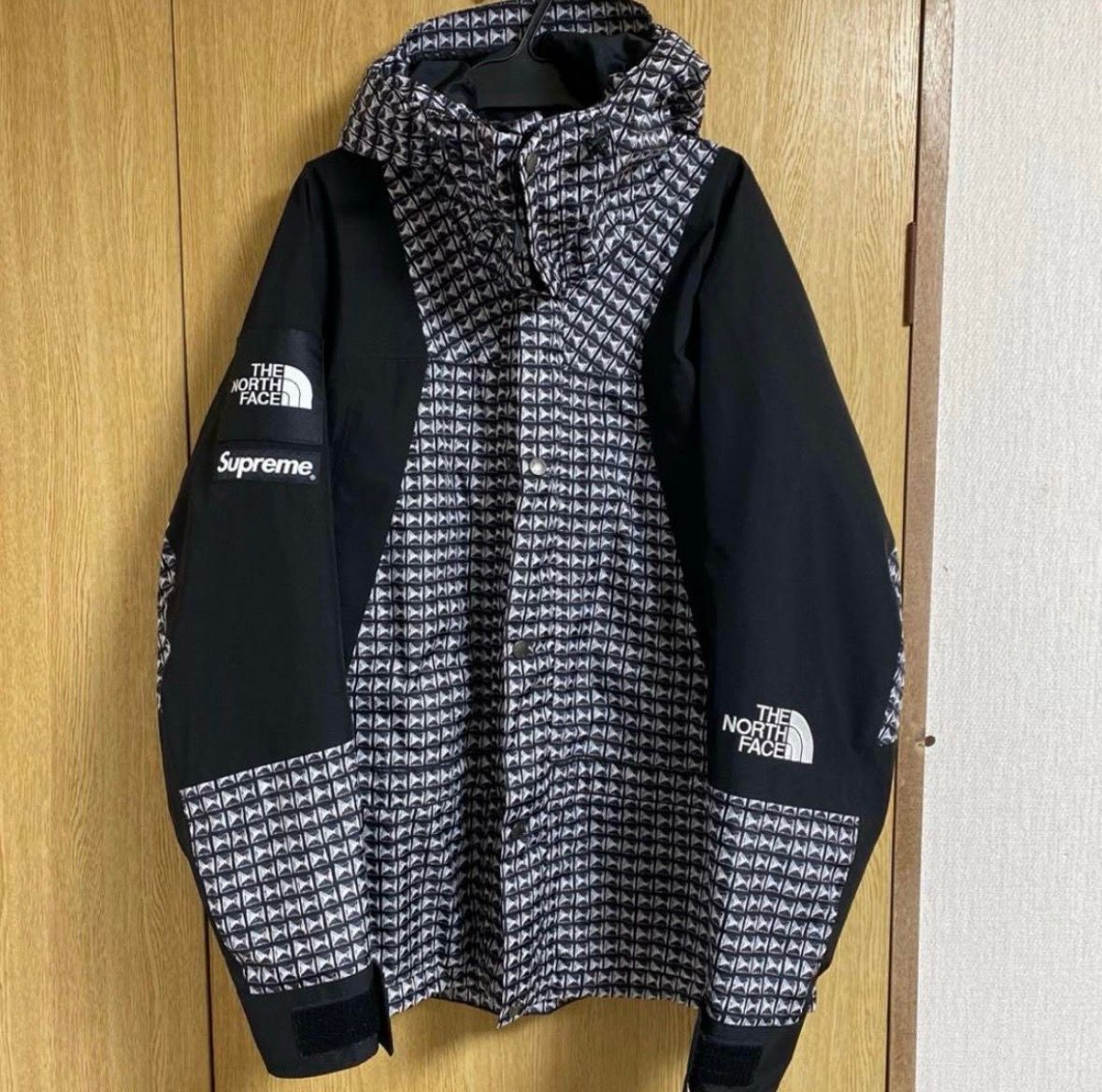 Supreme x The North Face Studded Mountain Light Jacket "Black"