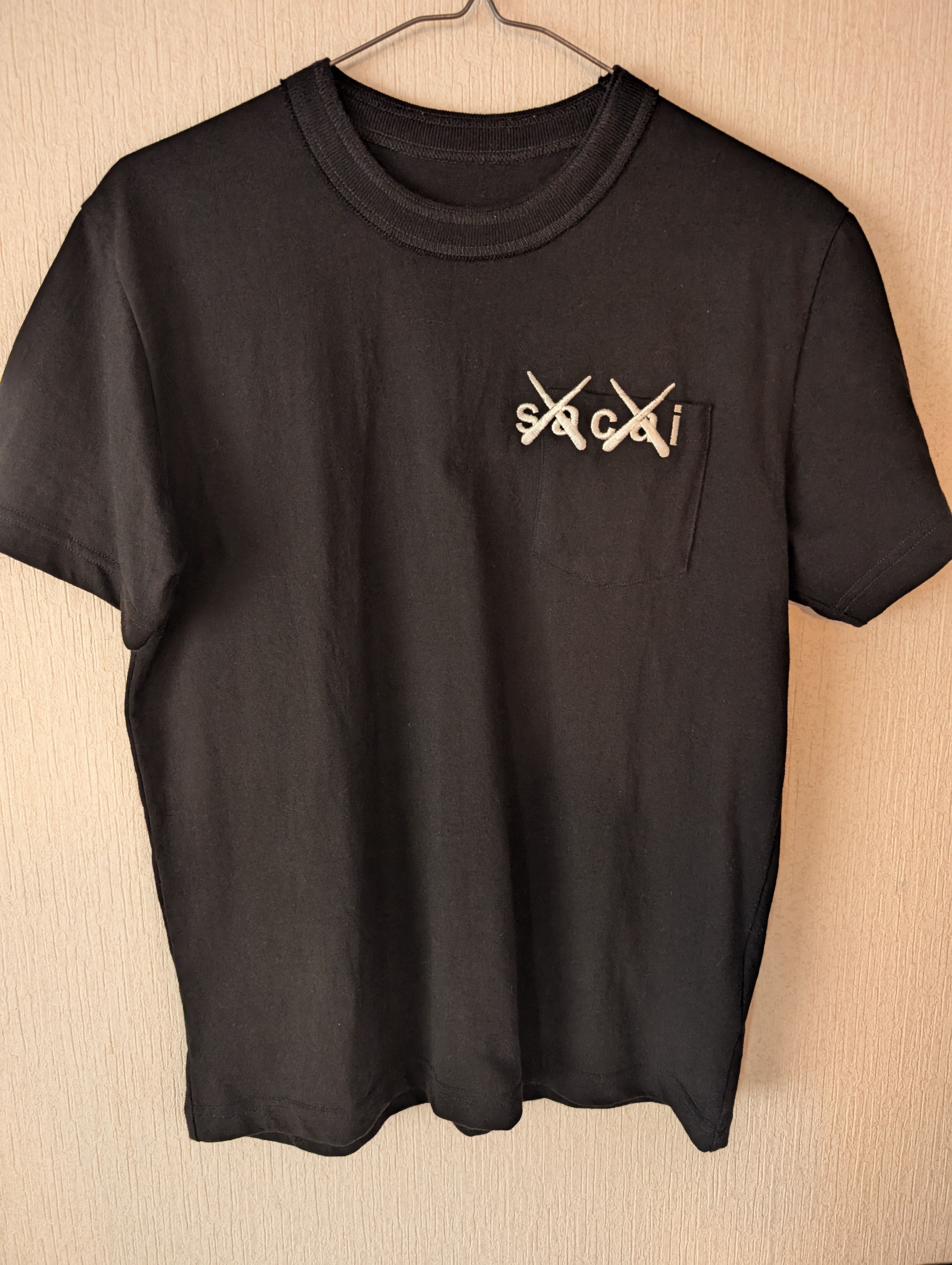 目立った傷や汚れなし】サカイ カウズ エンブロイダリー Tシャツ 