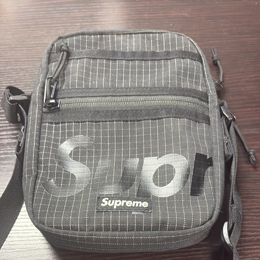 Supreme Shoulder Bag 