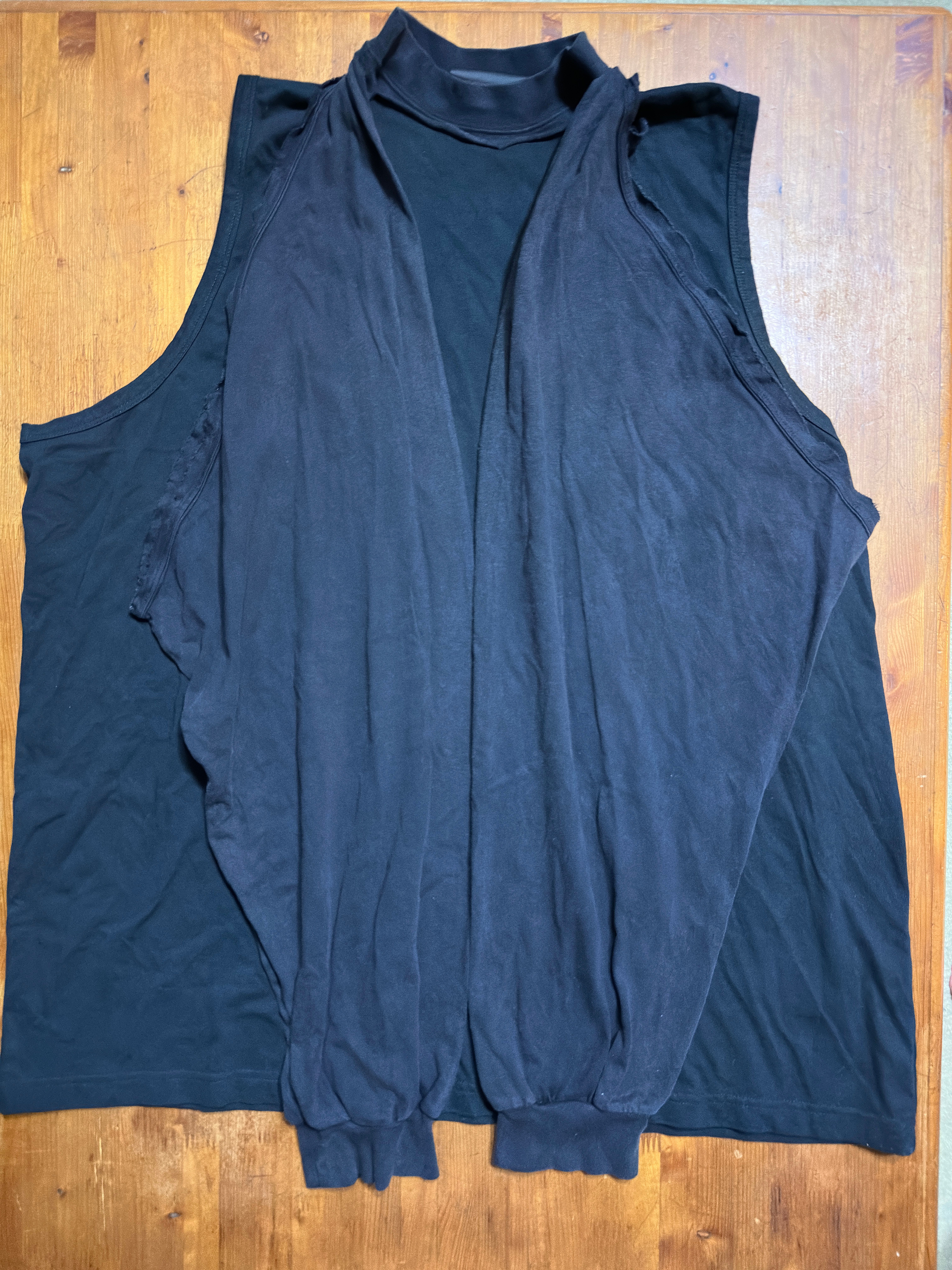 BALENCIAGA ノースリーブ 袖あり