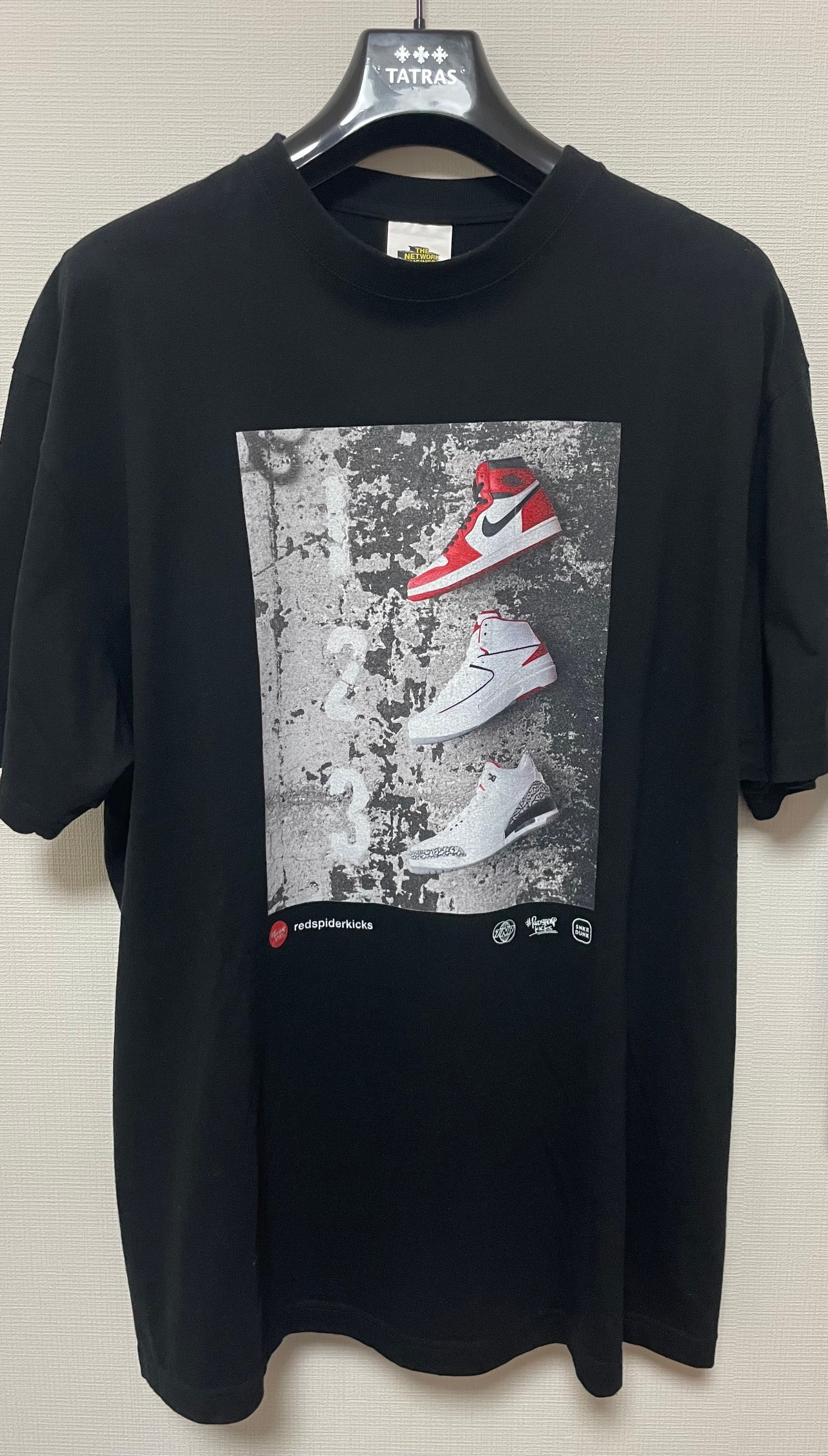 スニーカーダンク × ザ・ネットワークビジネス × レッドスパイダーキックス Tシャツ エアジョーダン "ブラック"