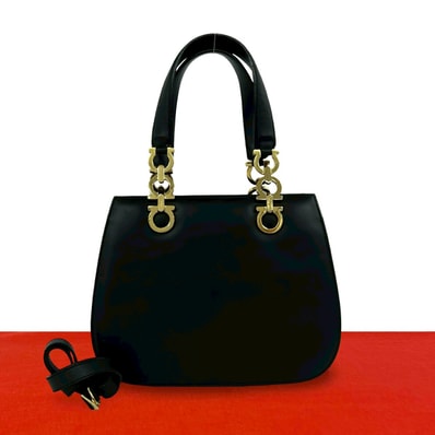 Salvatore Ferragamo サルヴァトーレフェラガモ ガンチーニ レザー ショルダーバッグ ブラック
32950